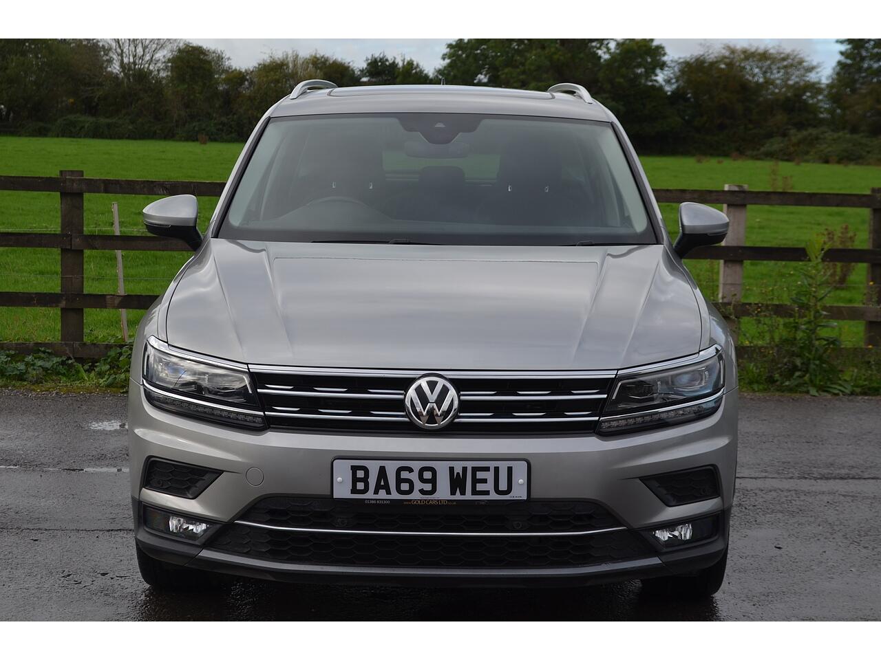 Volkswagen Tiguan view 4