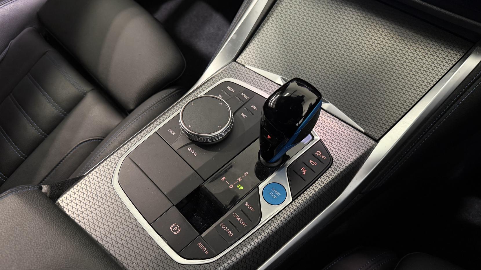 BMW i4 view 25