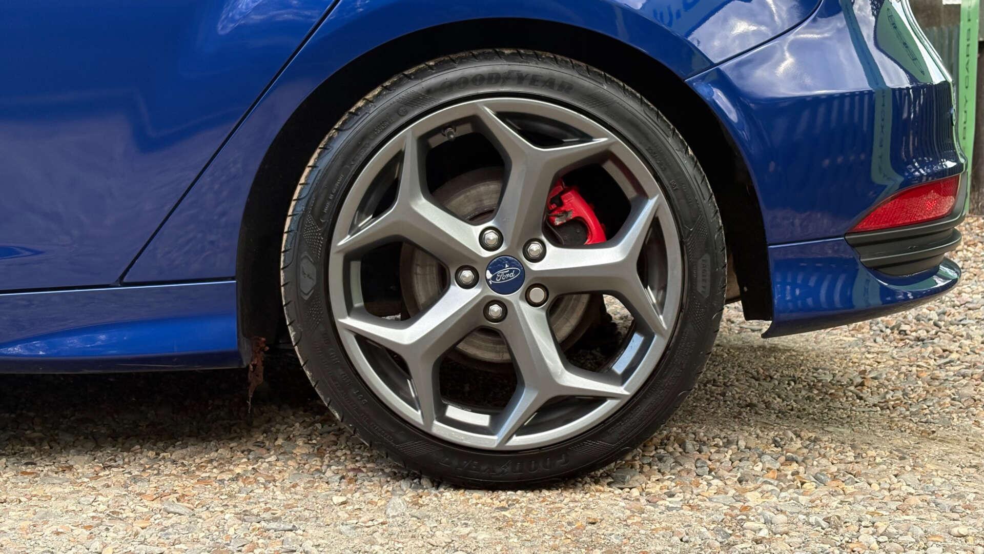 Ford Focus view 44