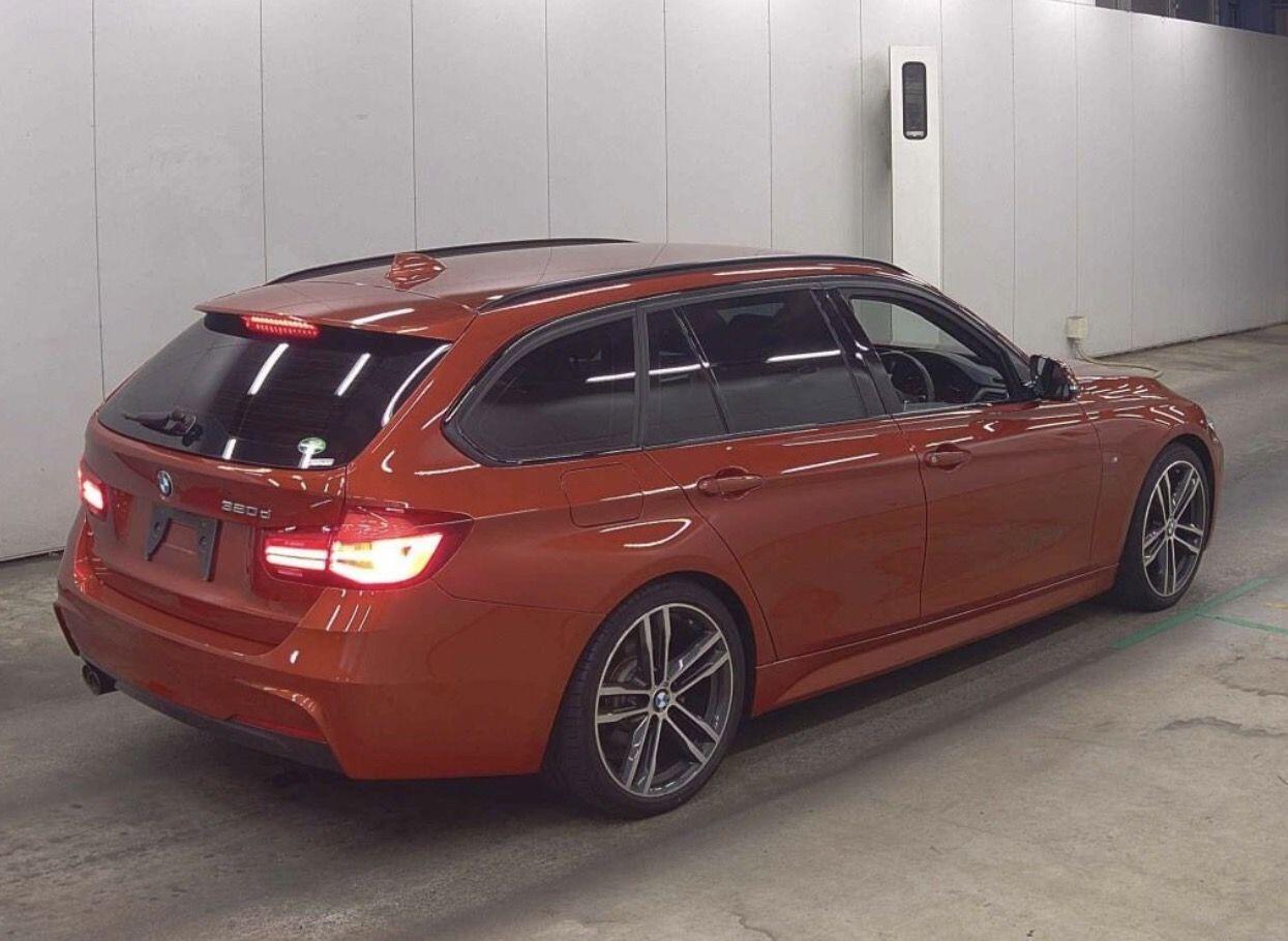 BMW 3 Series view 4