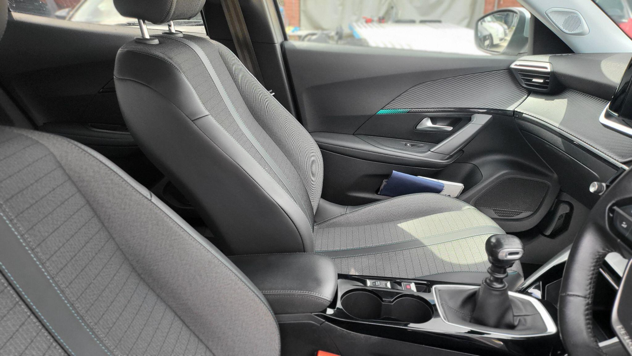 Peugeot 2008 view 19