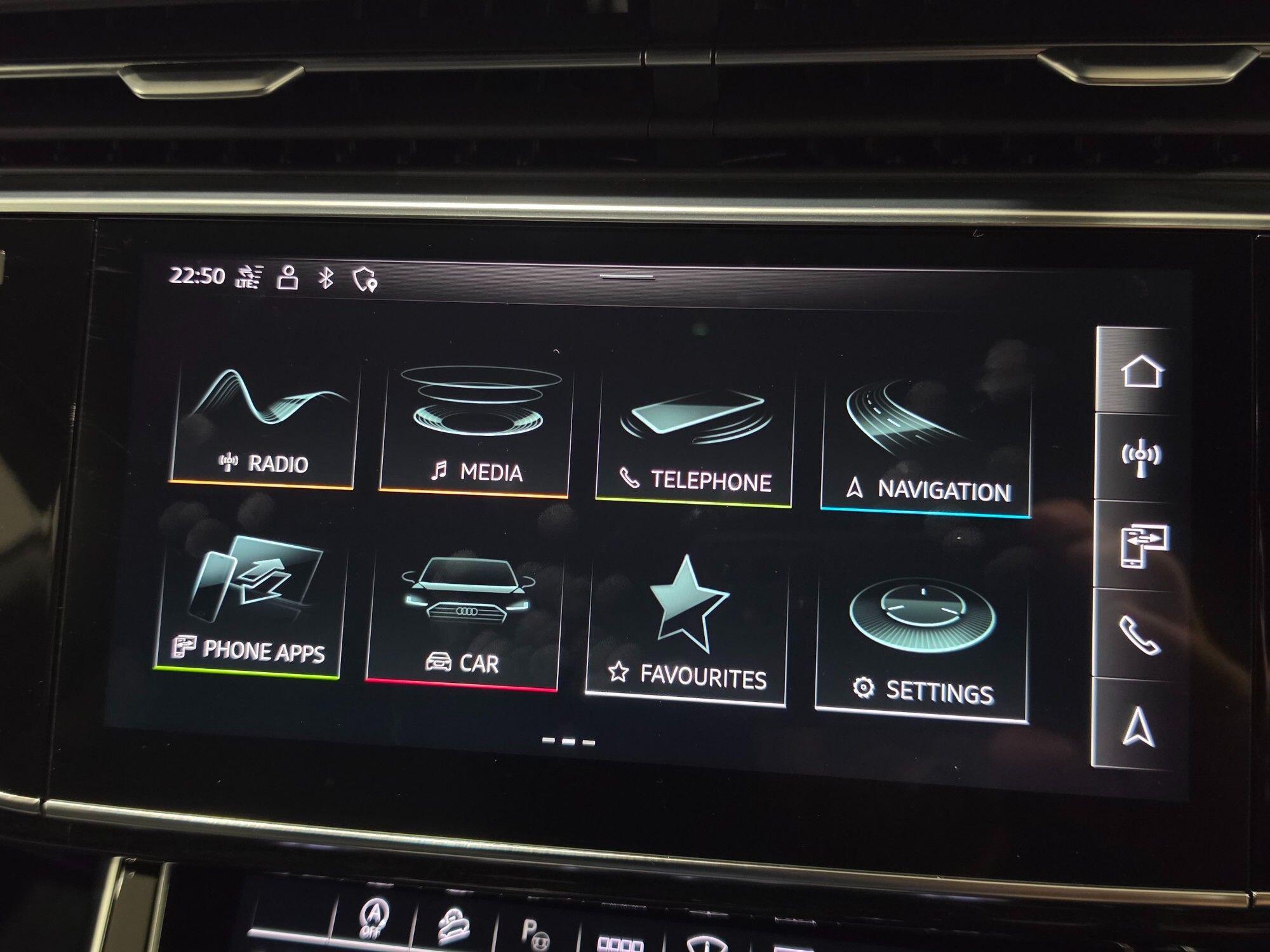Audi Q8 view 34