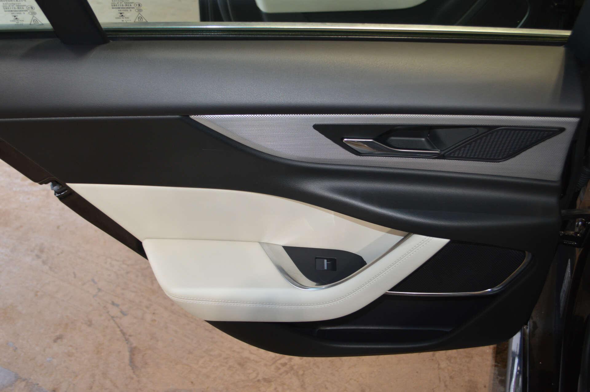 Jaguar Xe view 29