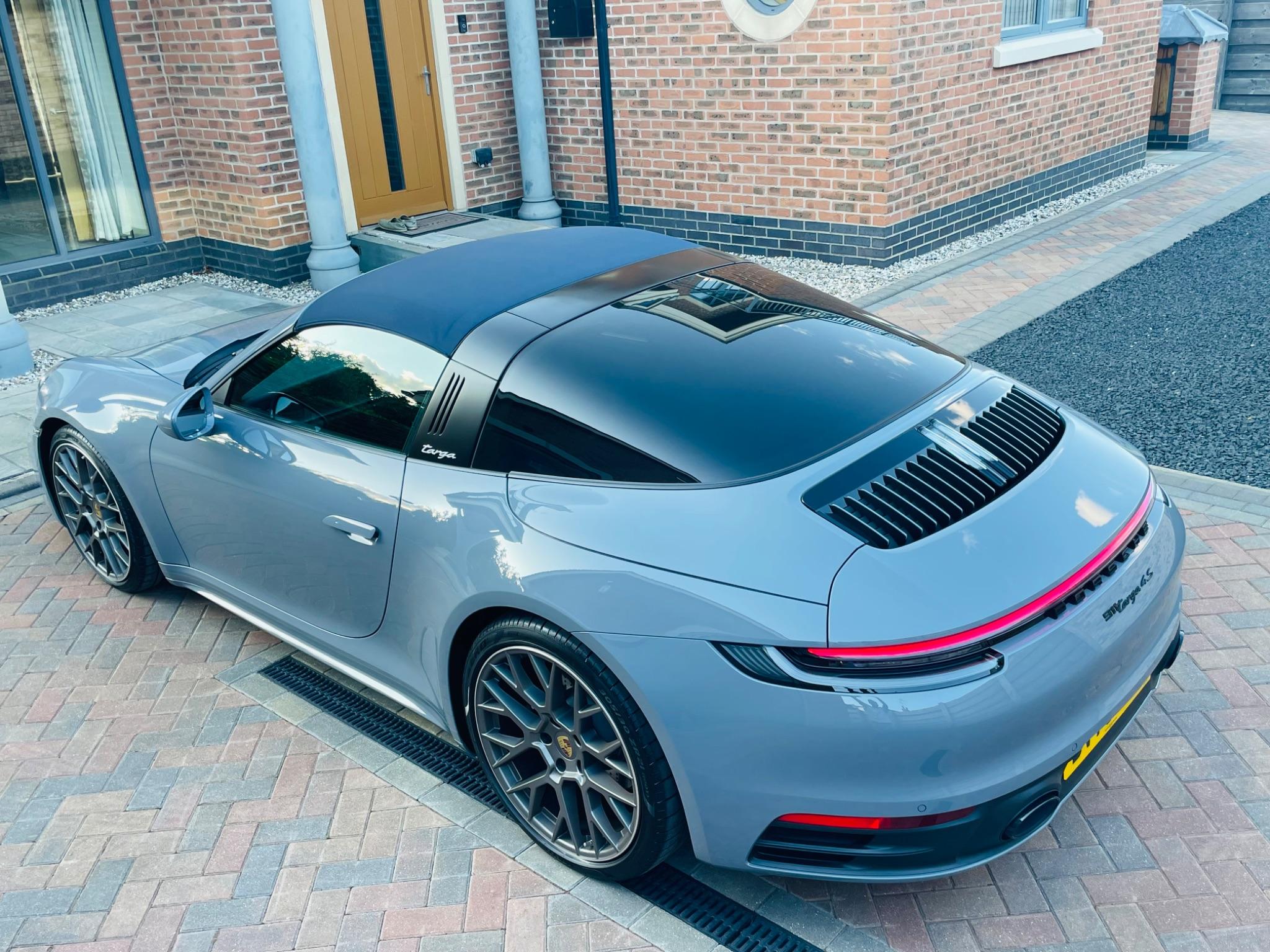 Porsche 911 view 16