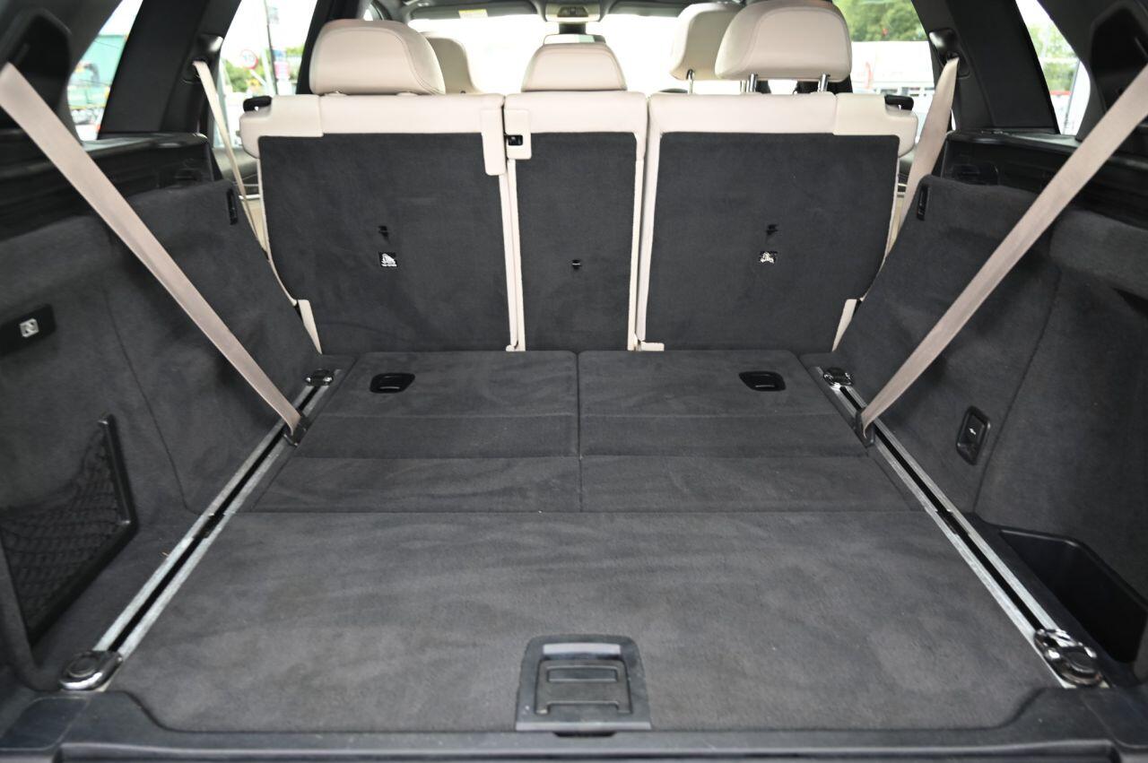 BMW X5 view 8