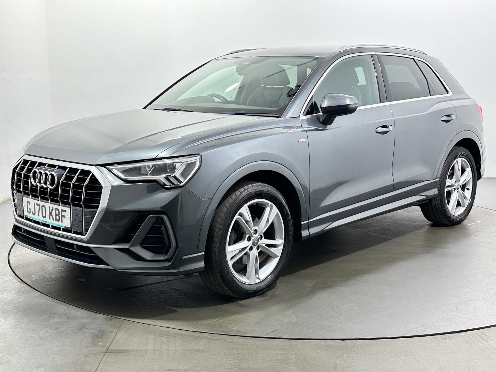 Audi Q3 view 4
