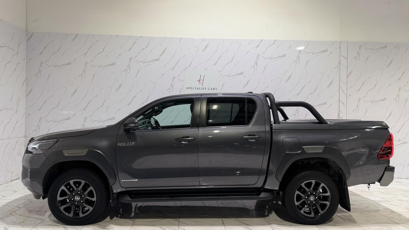 Toyota Hilux view 5