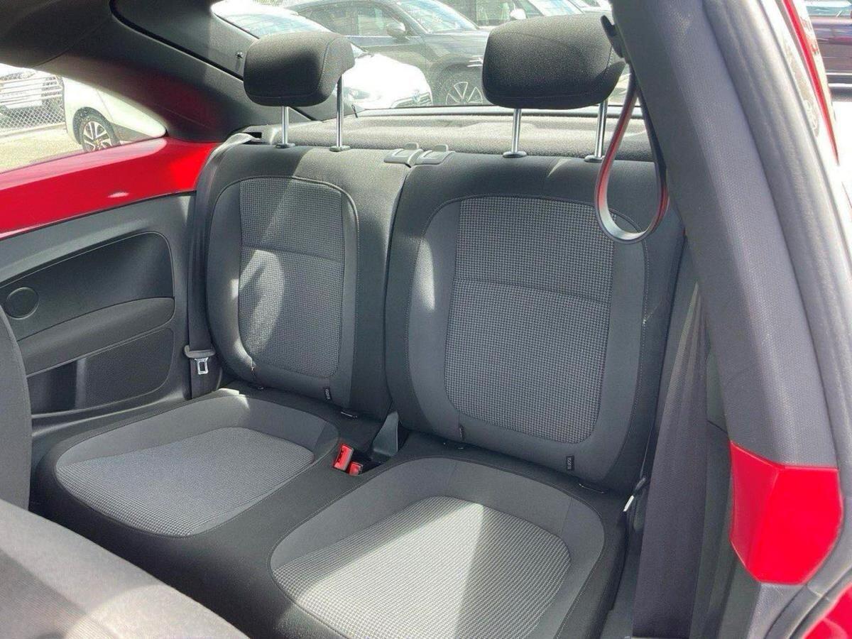 Volkswagen Beetle view 14