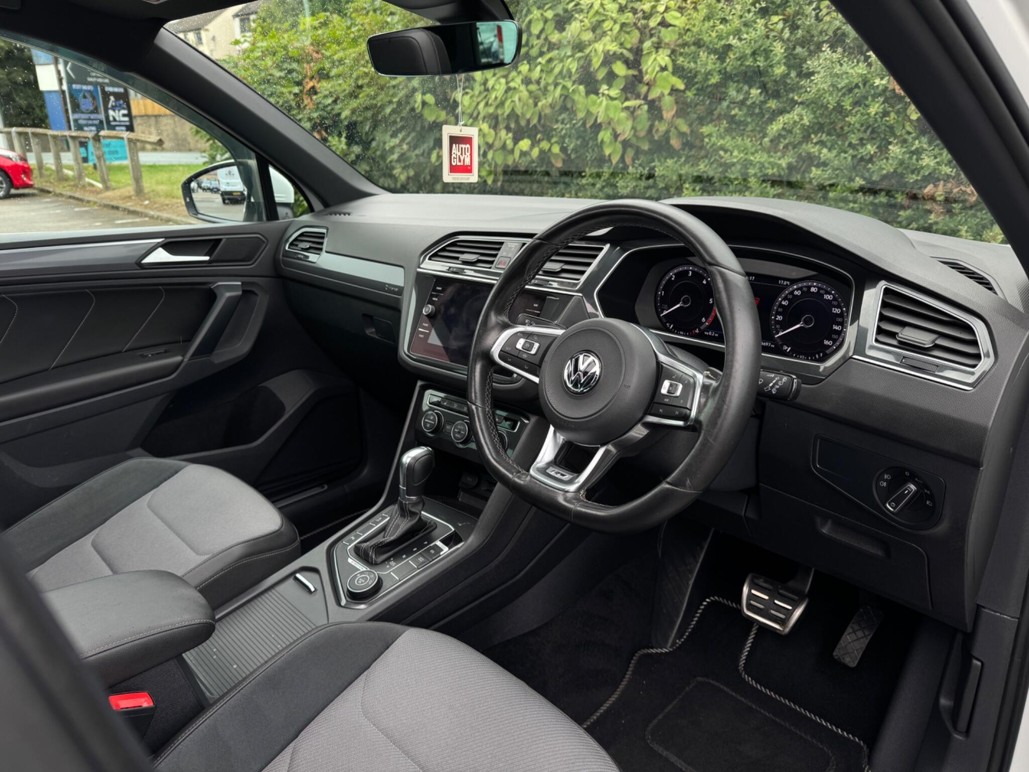 Volkswagen Tiguan view 15