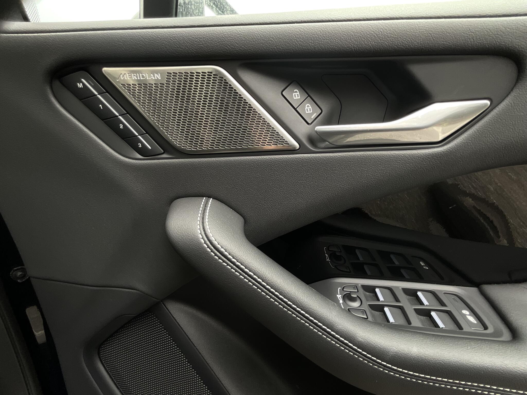 Jaguar I-Pace view 30