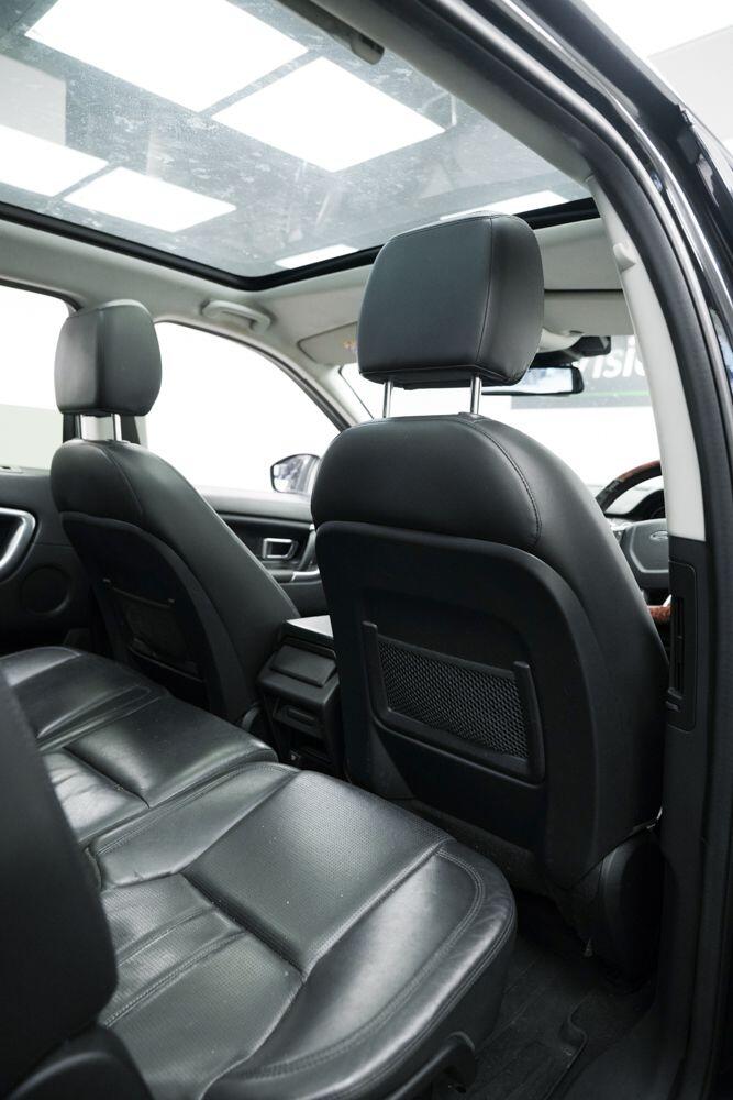 Land Rover Discovery Sport view 17