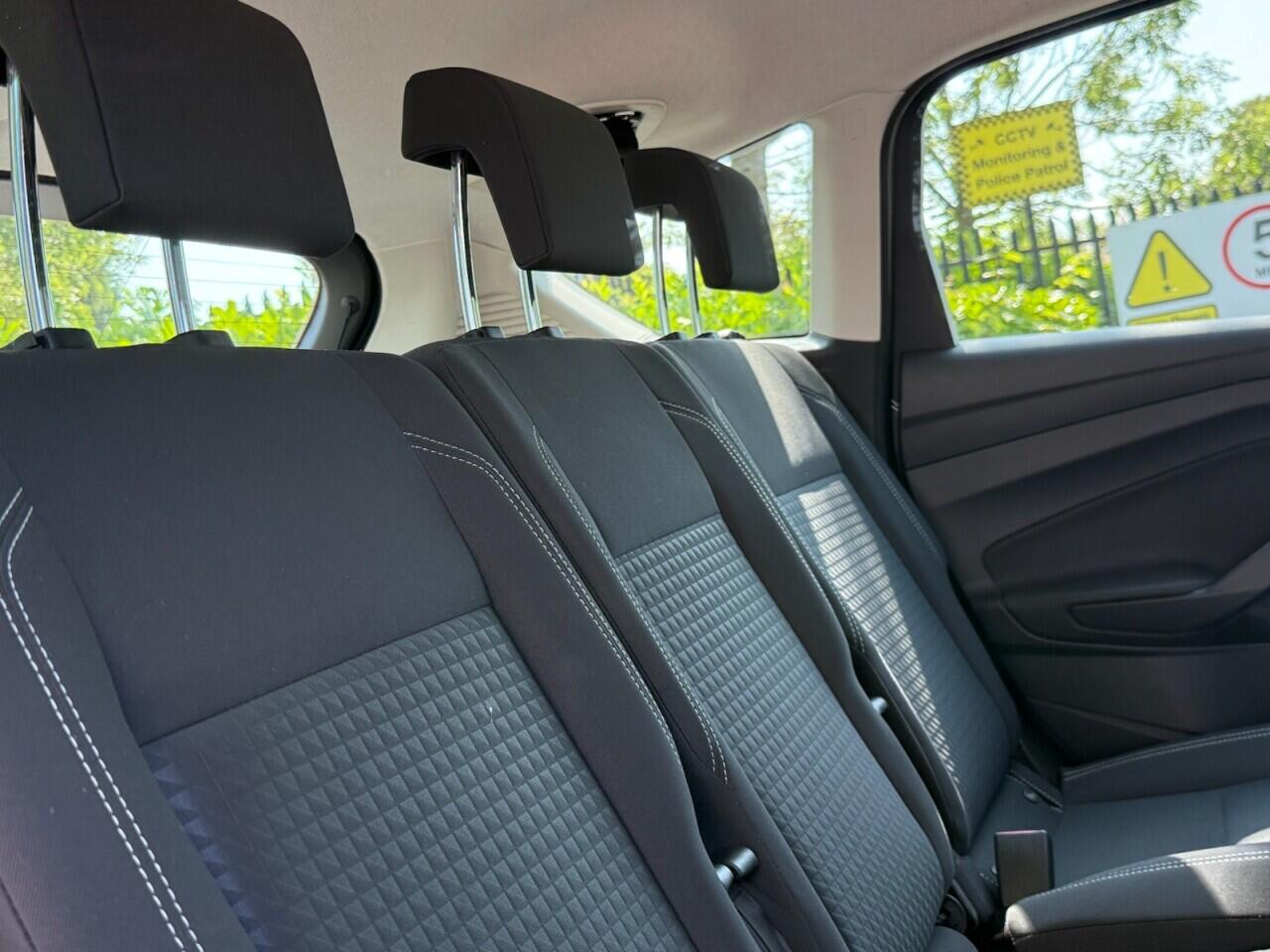 Ford C-Max view 27