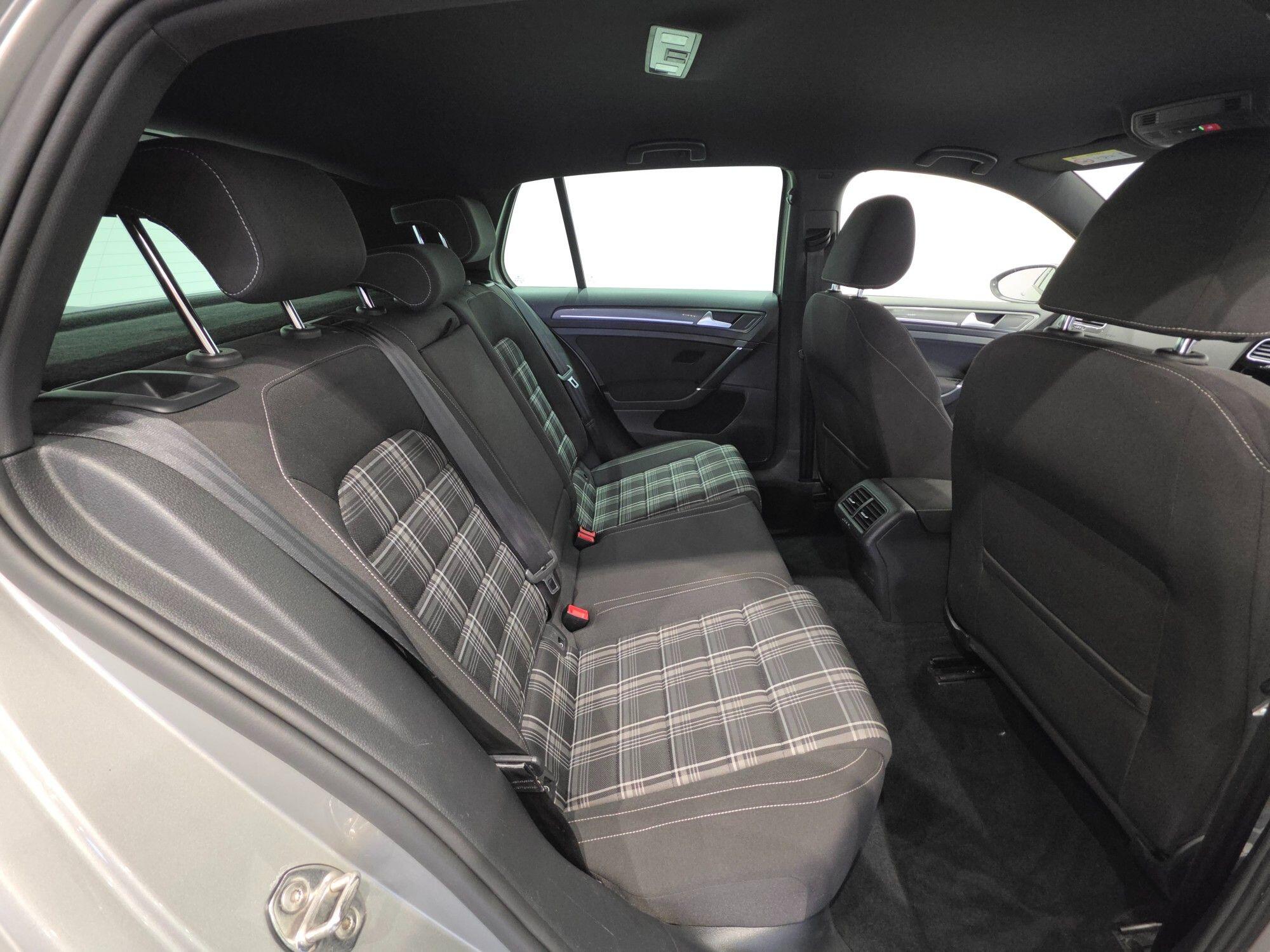 Volkswagen Golf view 13