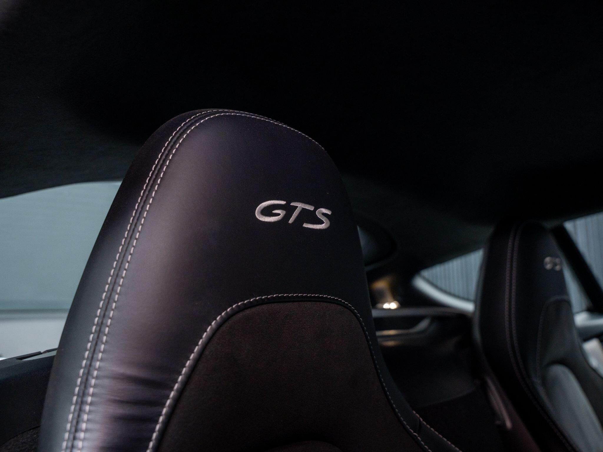 Porsche Cayman view 14