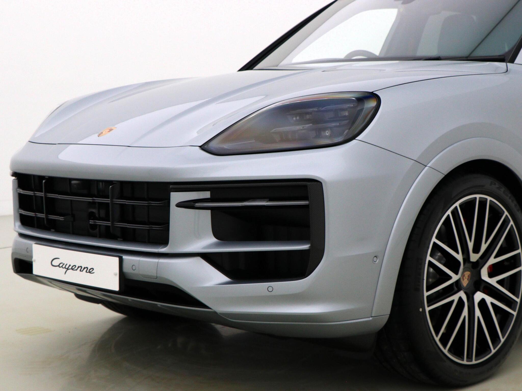 Porsche Cayenne view 48