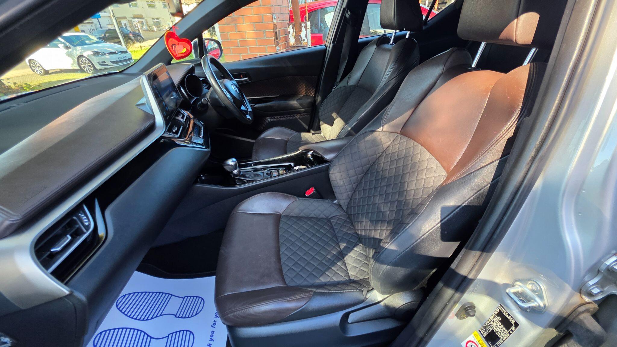 Toyota C-HR view 32