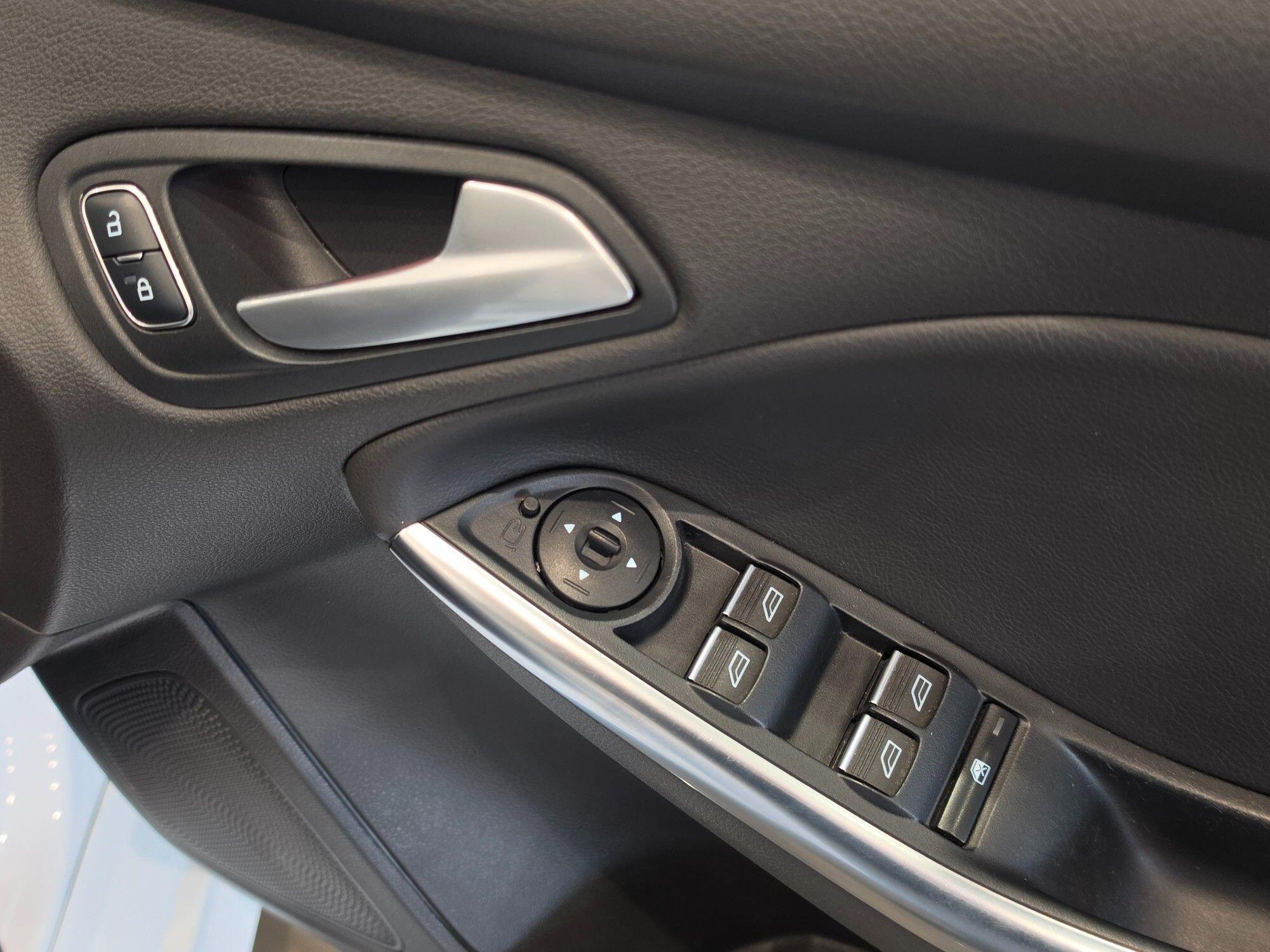 Ford Focus view 45