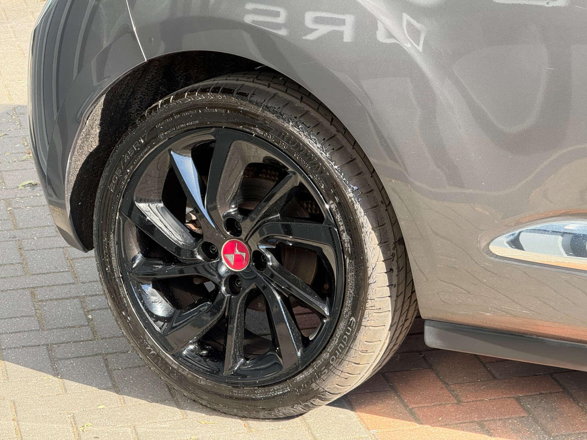 DS Automobiles DS 3 view 17