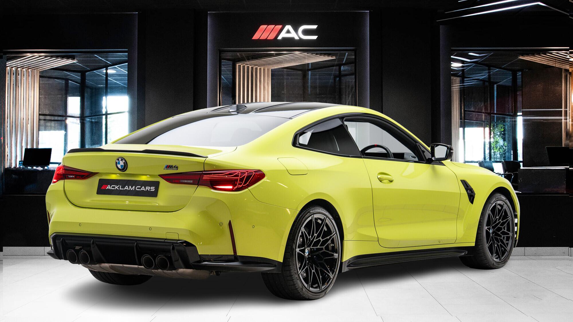 BMW M4 view 4