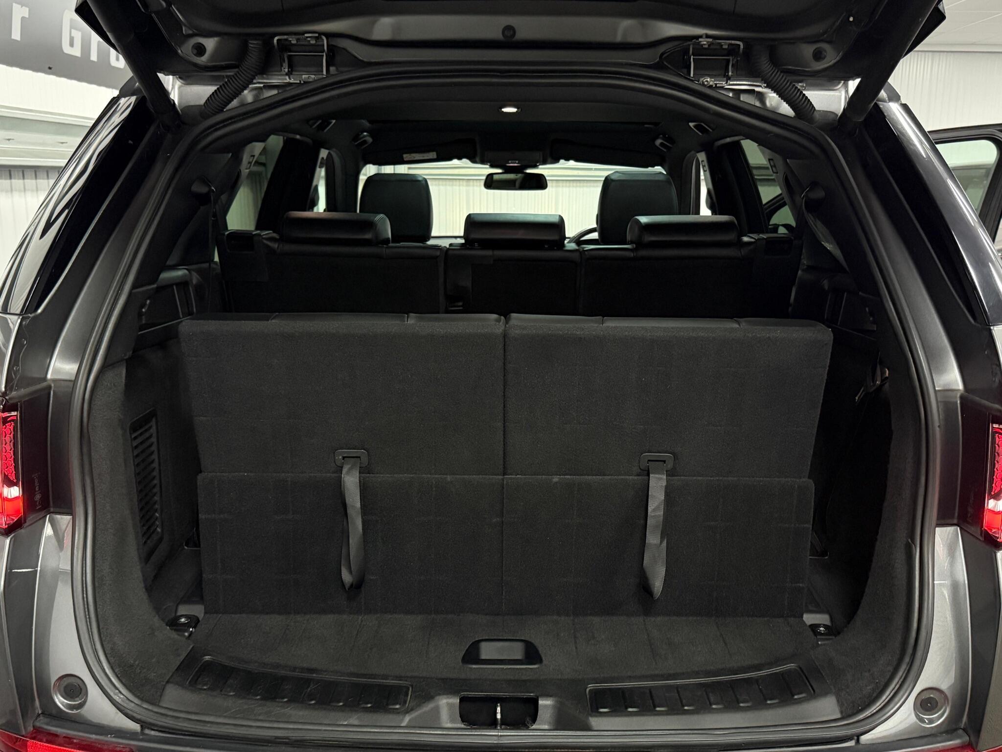 Land Rover Discovery Sport view 40