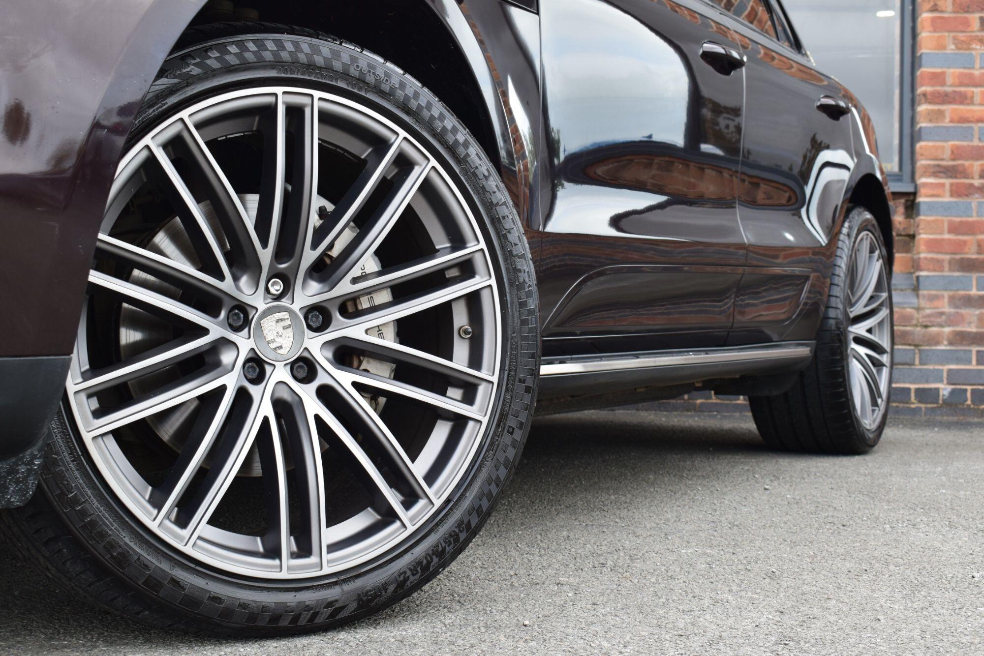 Porsche Macan view 41