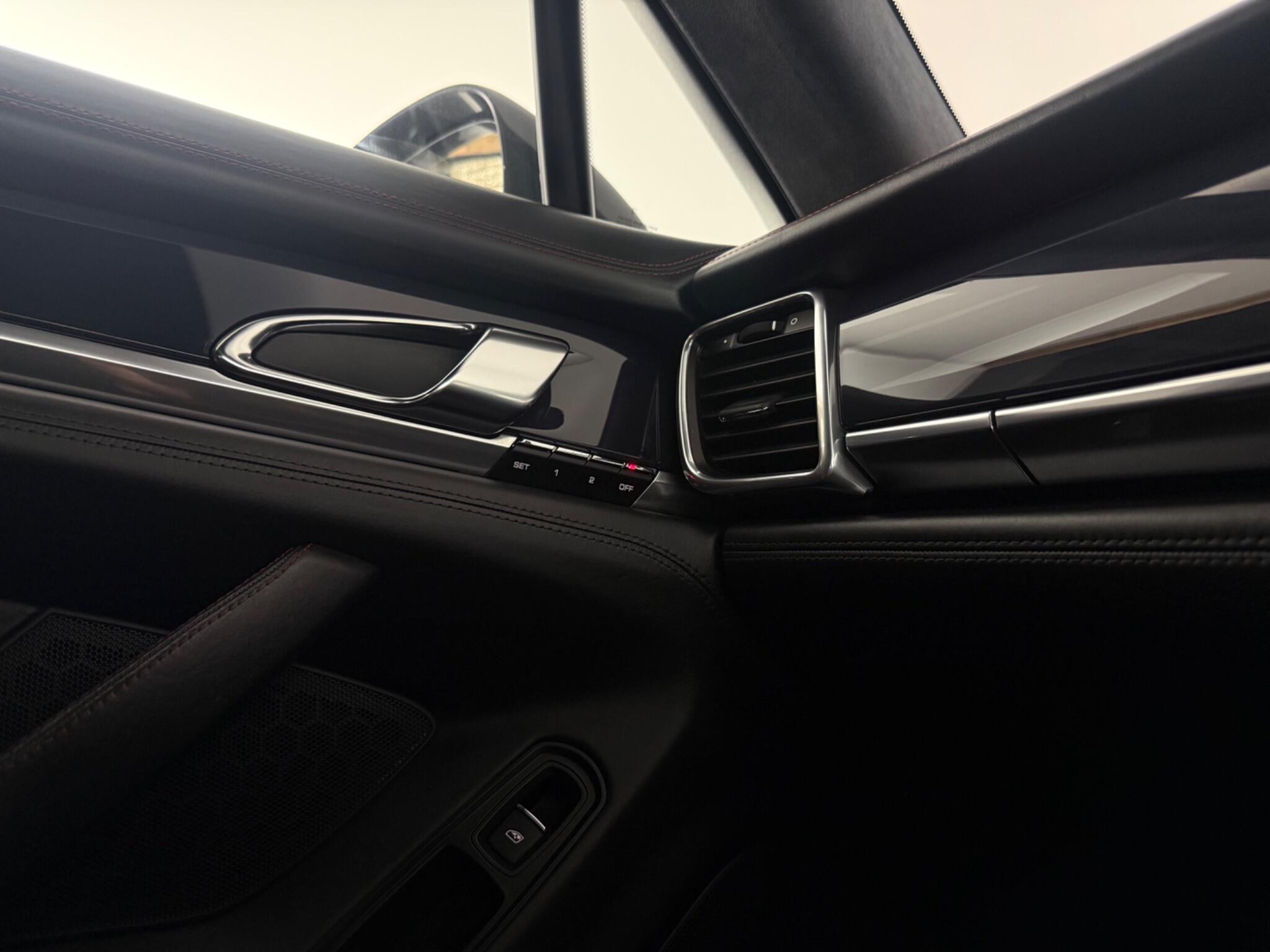 Porsche Panamera view 60