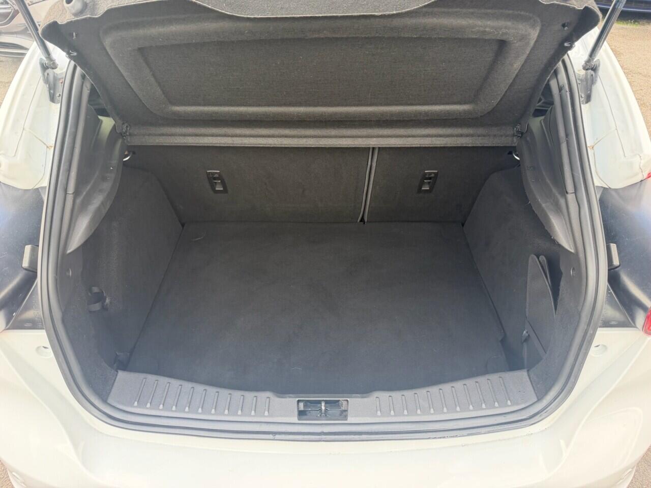 Ford Focus view 22