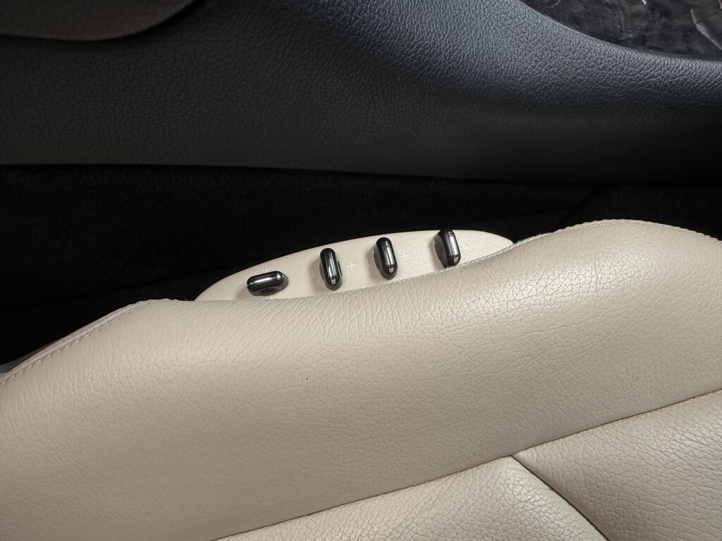 Mercedes-Benz CLK view 24