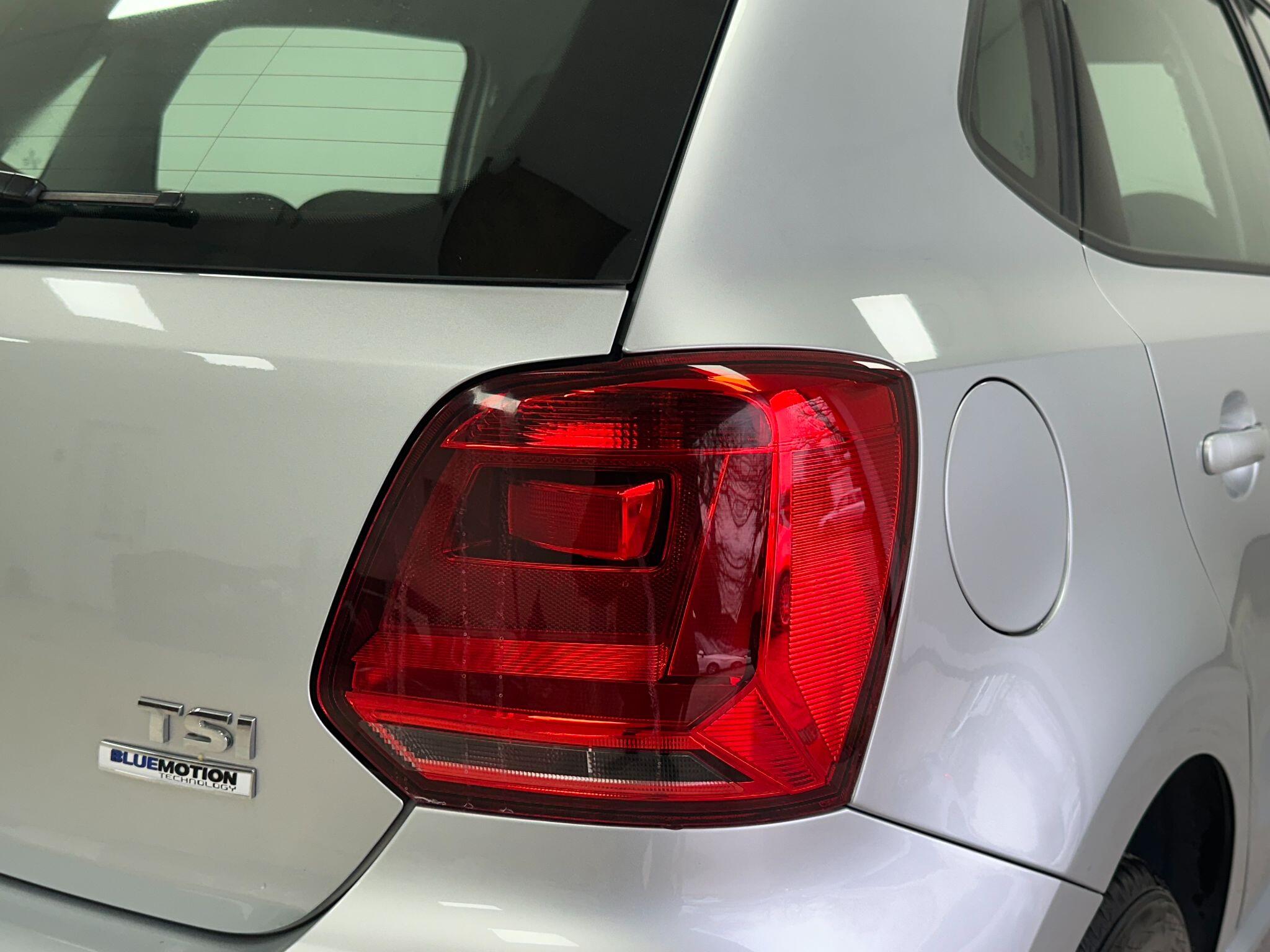 2015 Volkswagen Polo 1.2 TSI BlueMotion Tech SE DSG Euro 6 (s/s) 5dr • 28,375 miles image 35