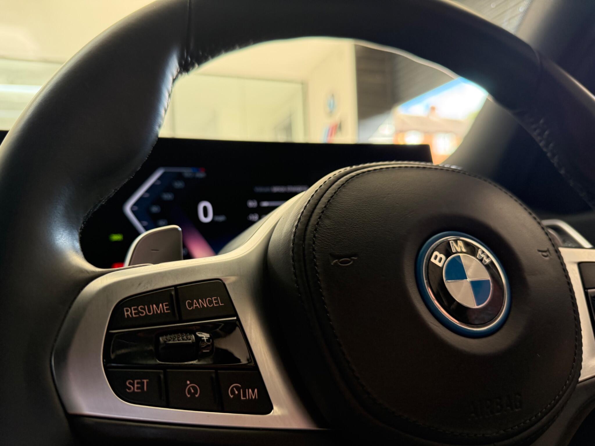 BMW 3 Series view 26
