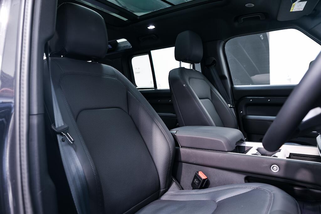 Land Rover Defender view 11