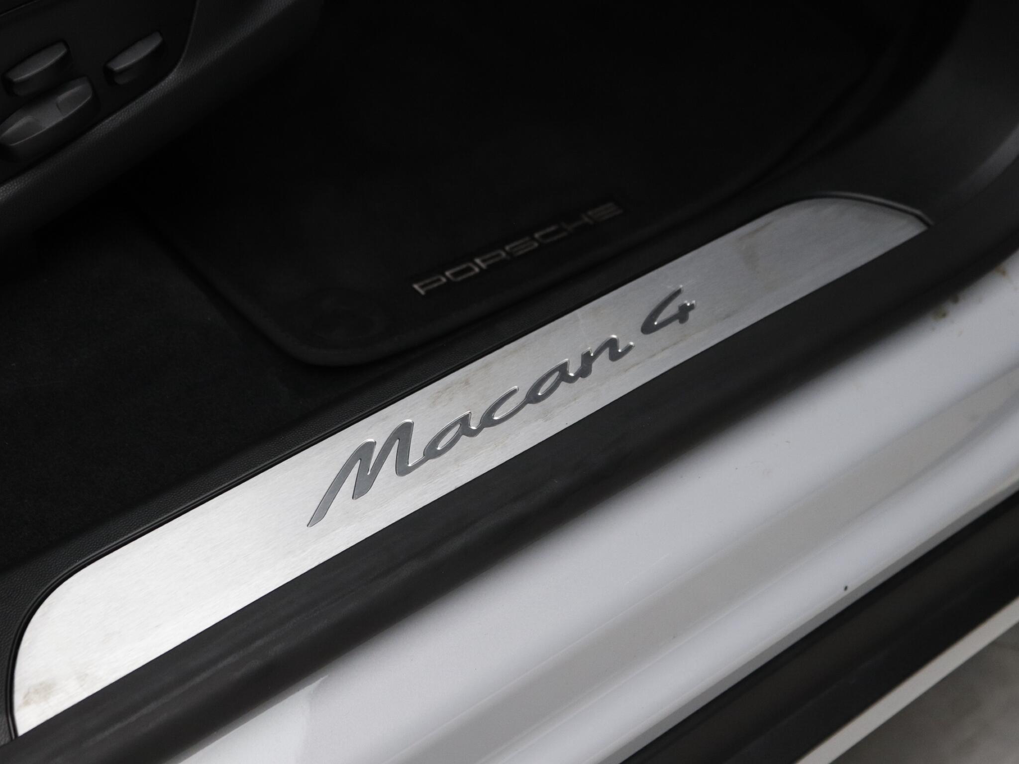 Porsche Macan view 28