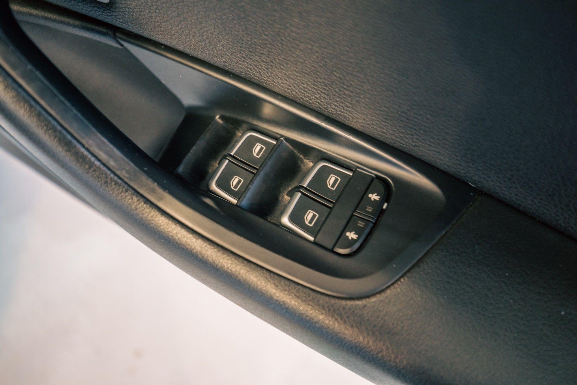 Audi A6 view 11
