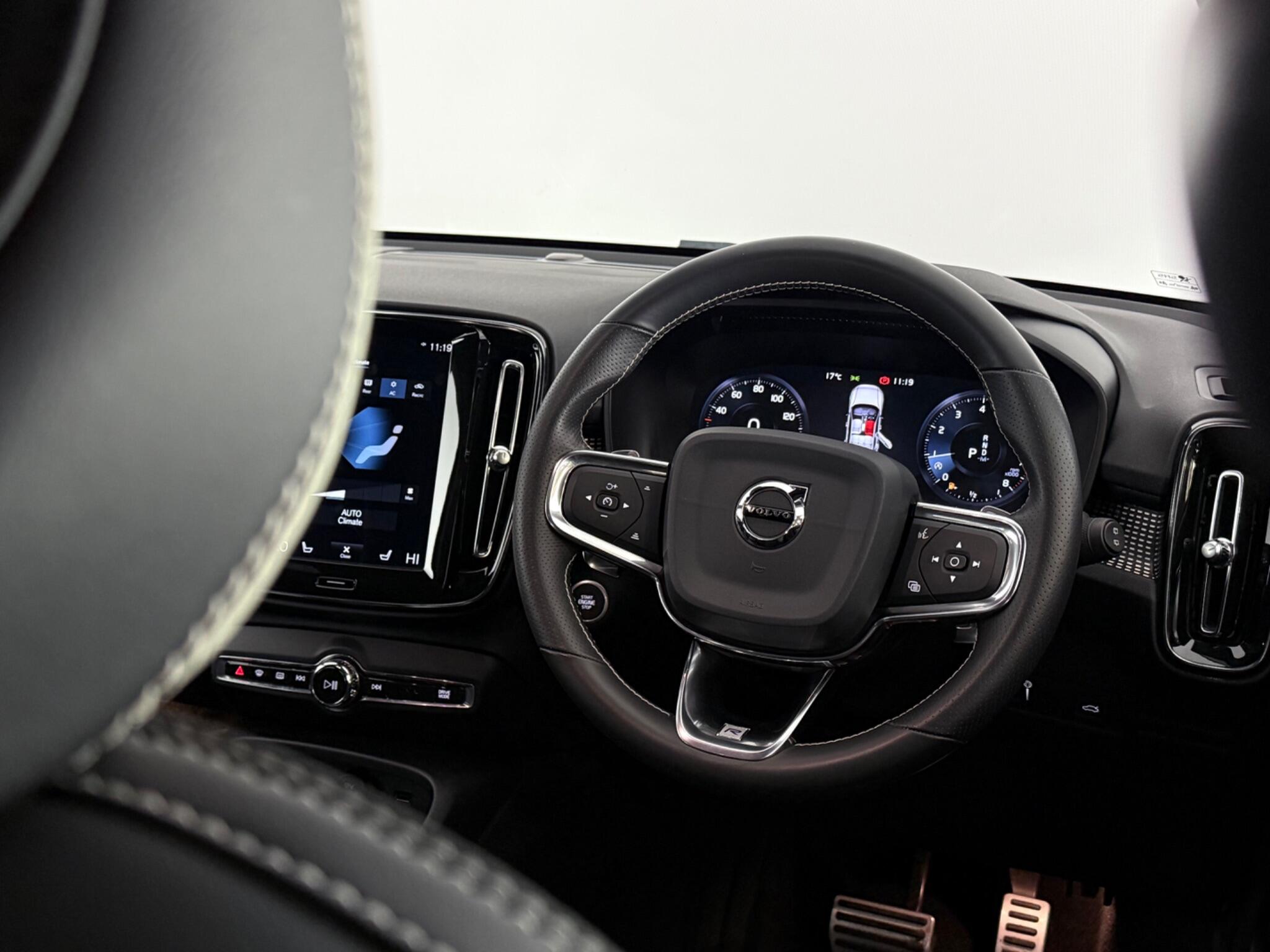 Volvo XC40 view 10