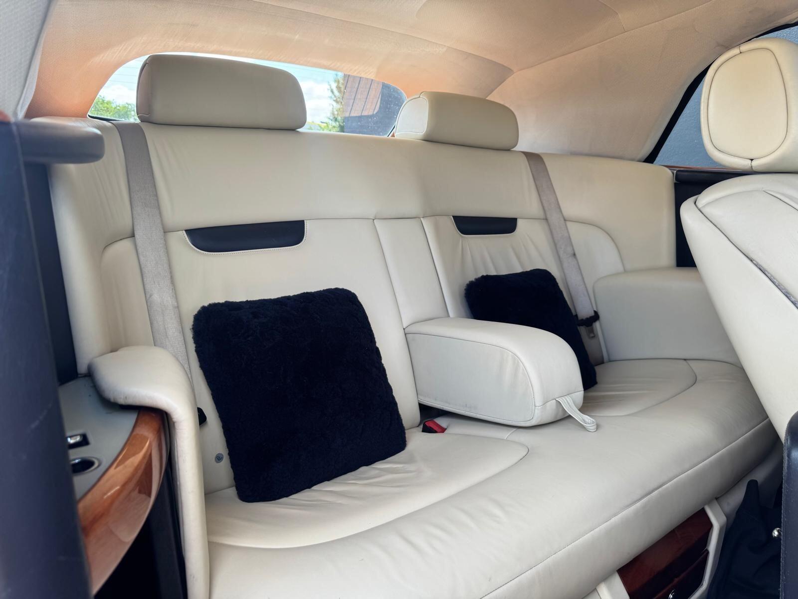 Rolls-Royce Phantom view 36
