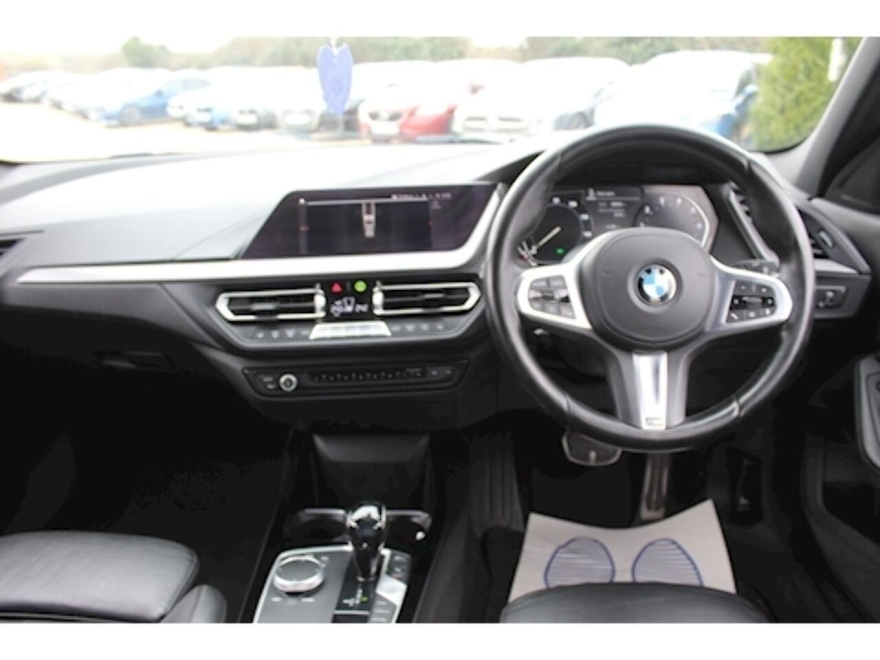 BMW 1 Series view 19