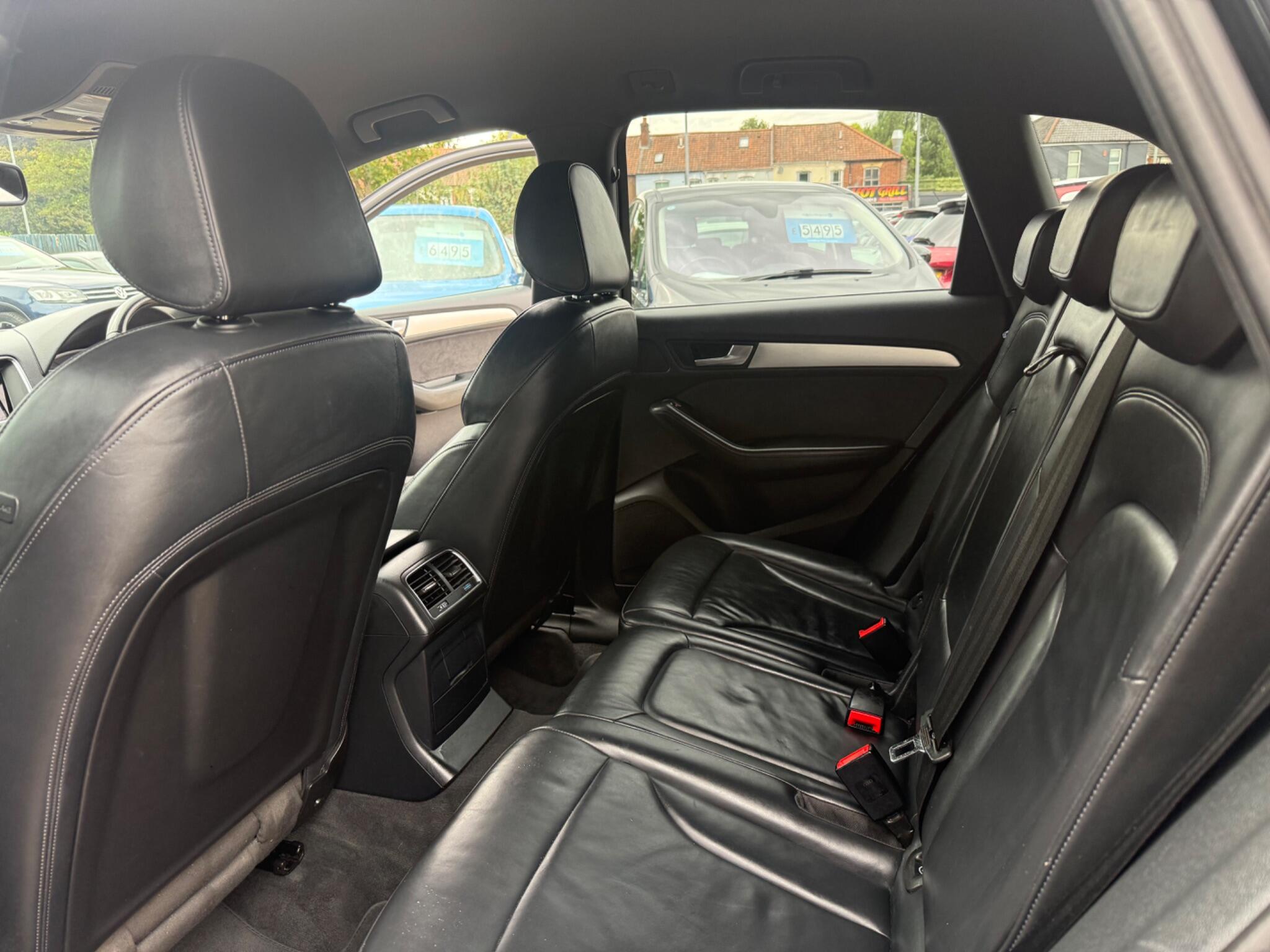 Audi Q5 view 13
