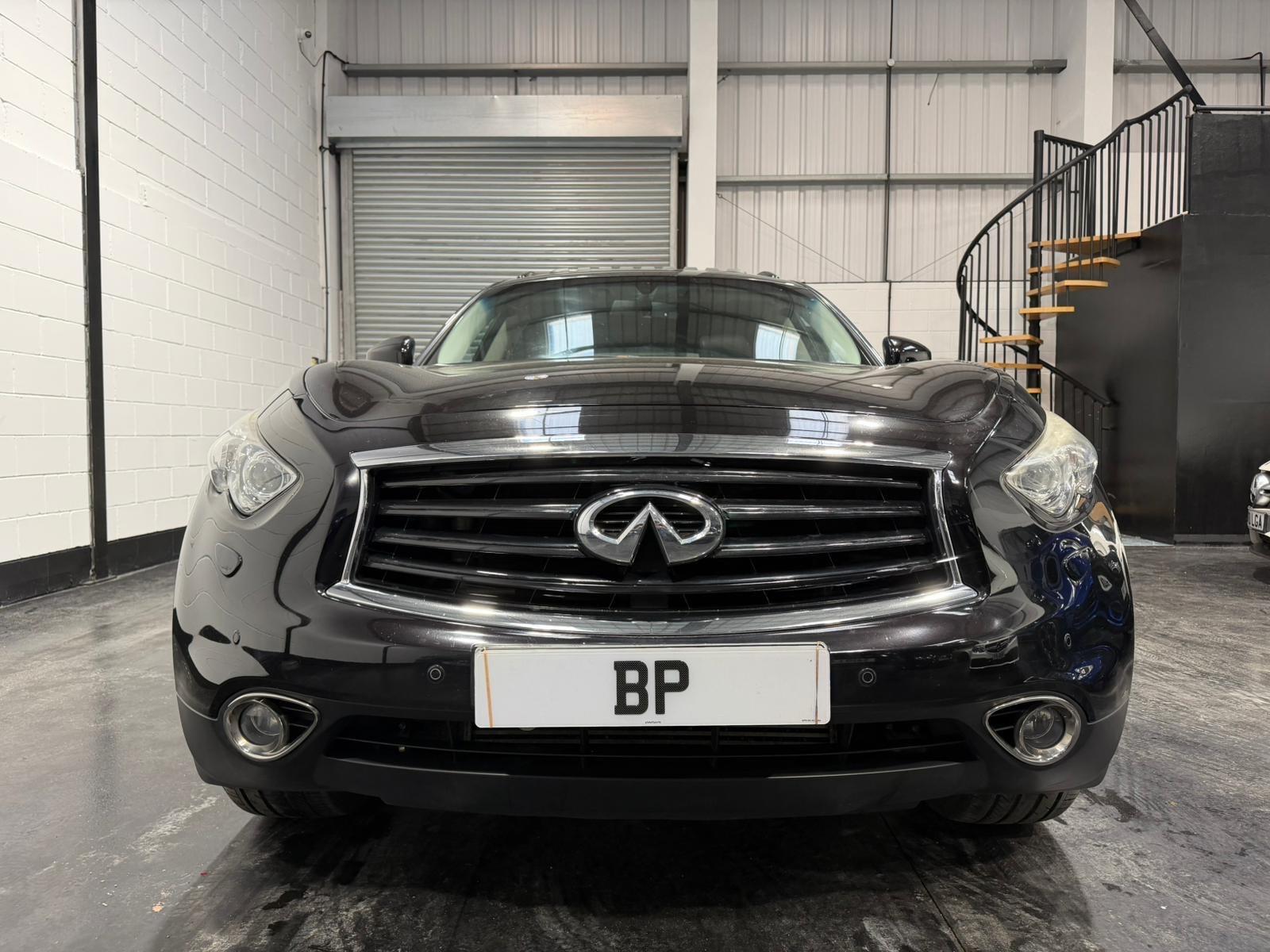 Infiniti QX70 view 6