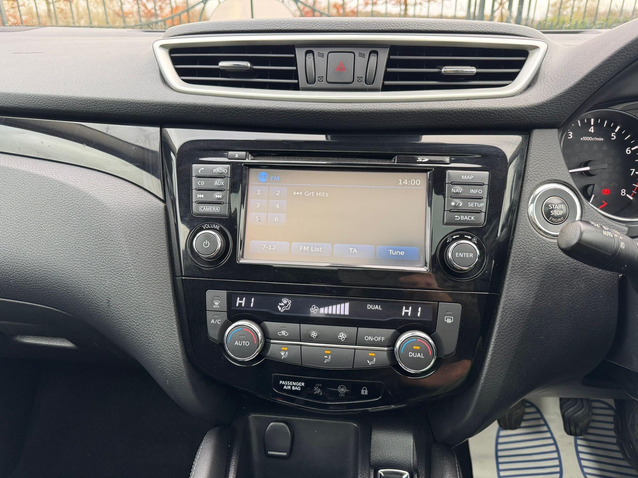 2016 Nissan Qashqai 1.2 DIG-T N-Connecta 2WD Euro 6 (s/s) 5dr • 42,835 miles image 14
