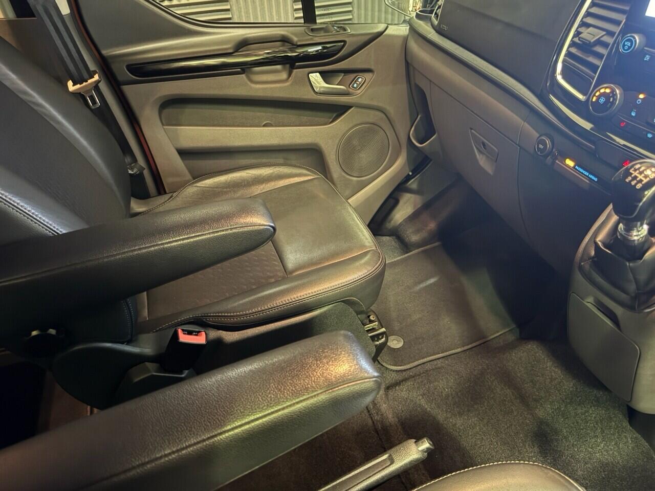 Ford Transit Custom view 8