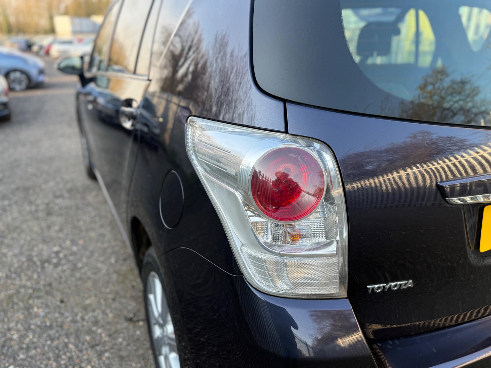 2015 Toyota Verso image 35