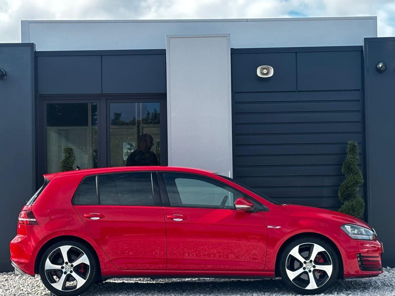 Volkswagen Golf view 8