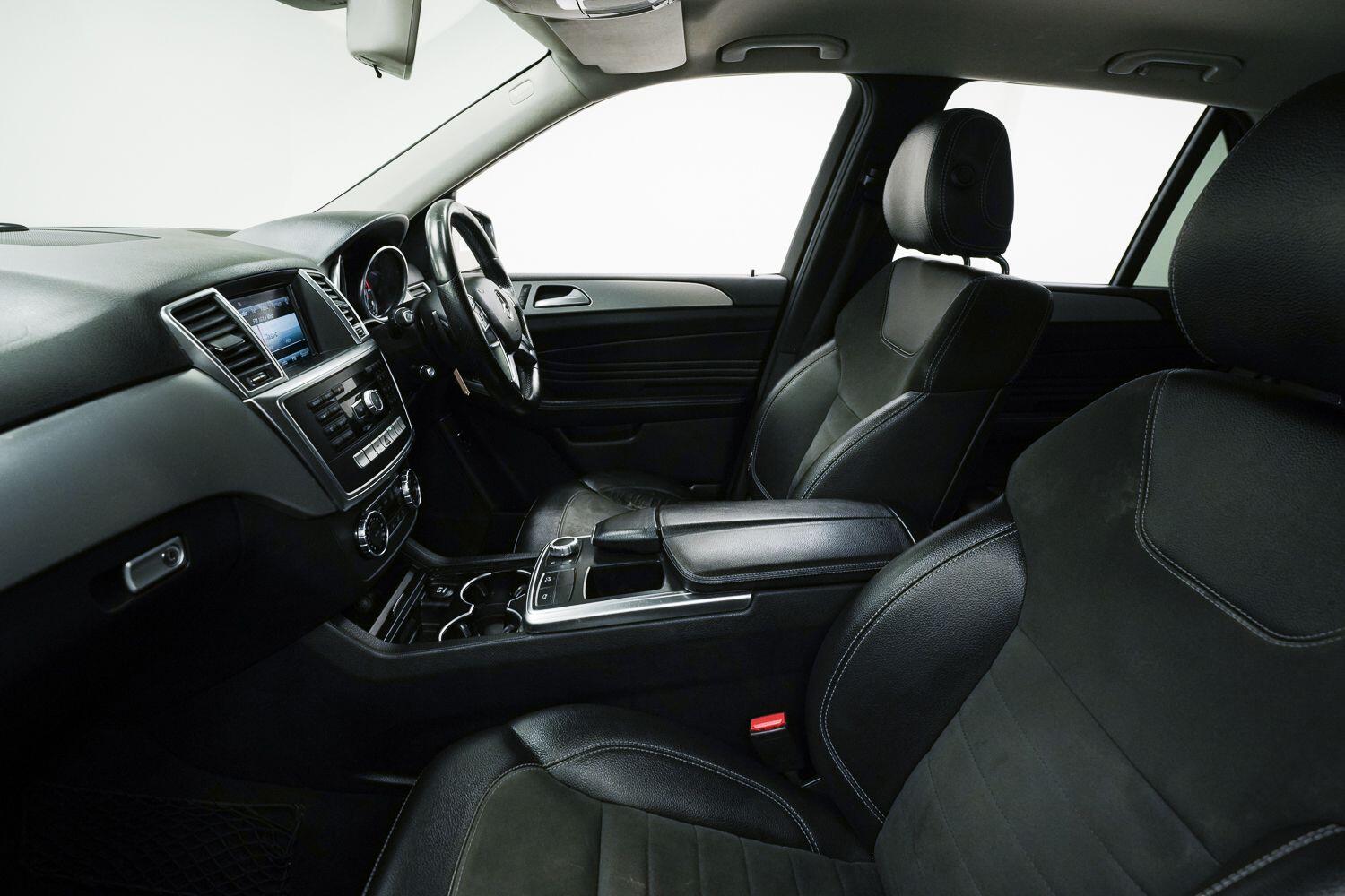 Mercedes-Benz M Class view 27