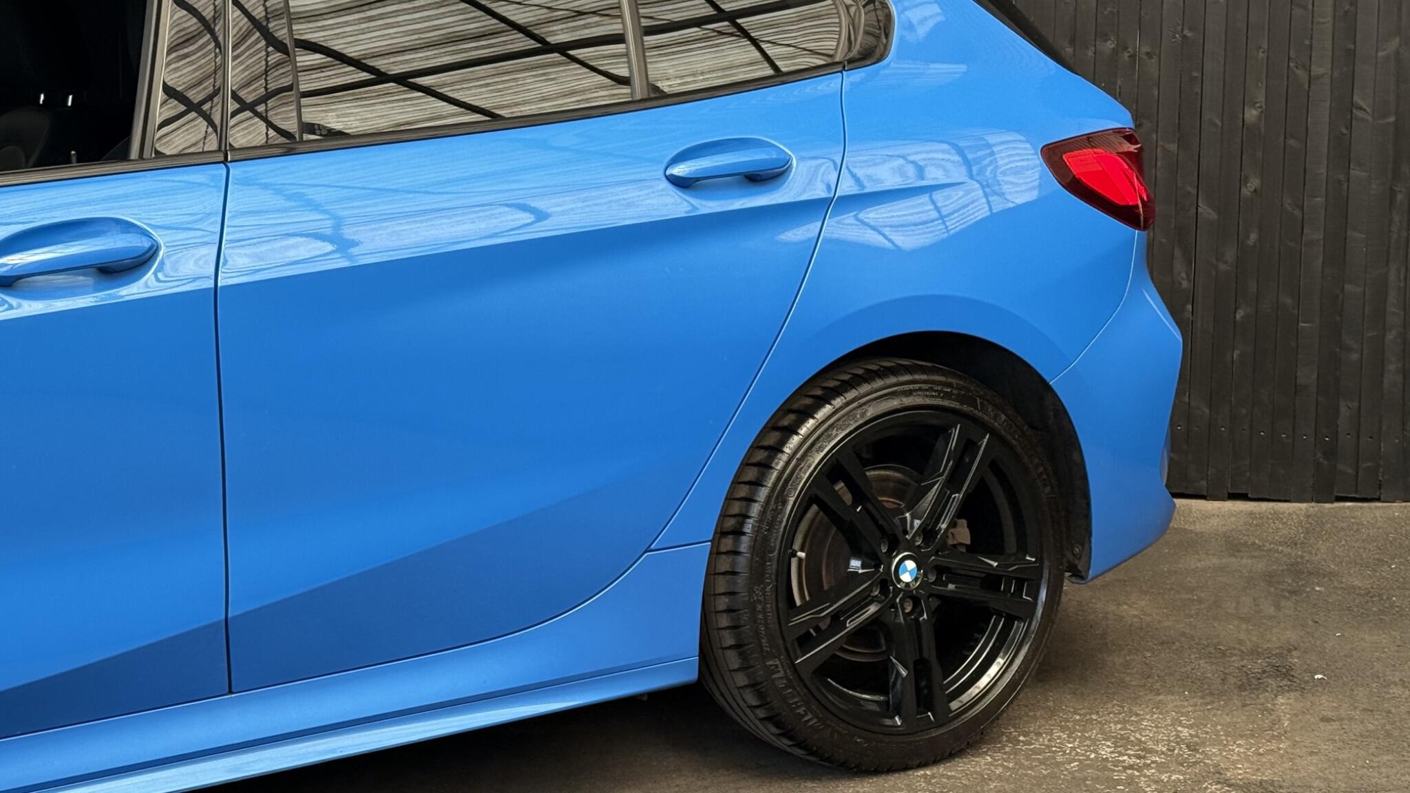 BMW 1 Series view 9