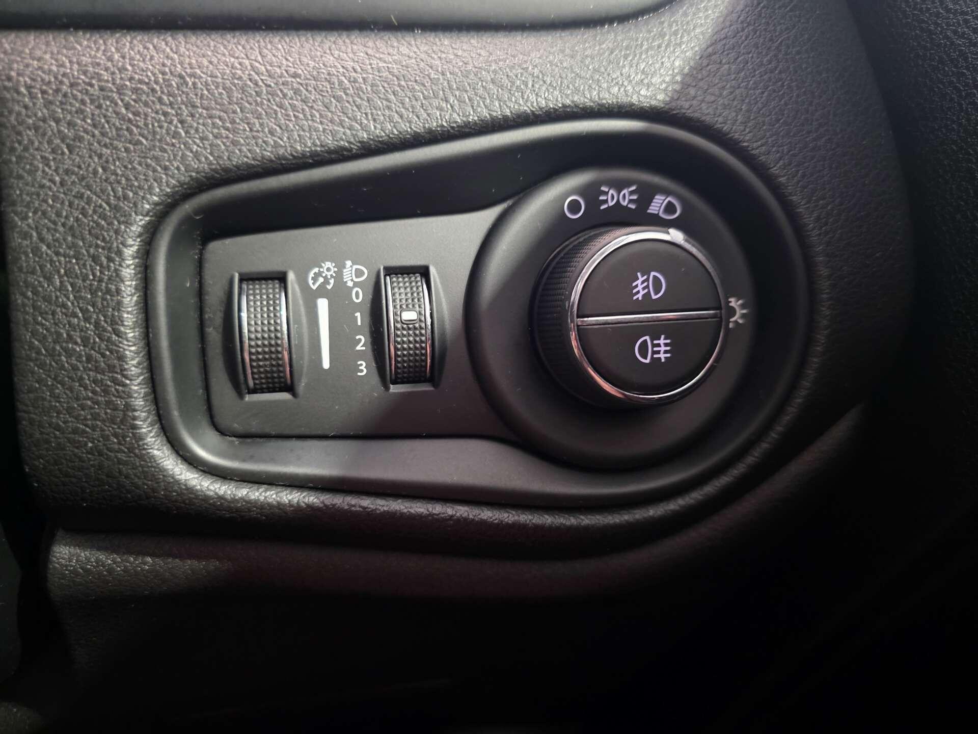 Jeep Renegade view 16