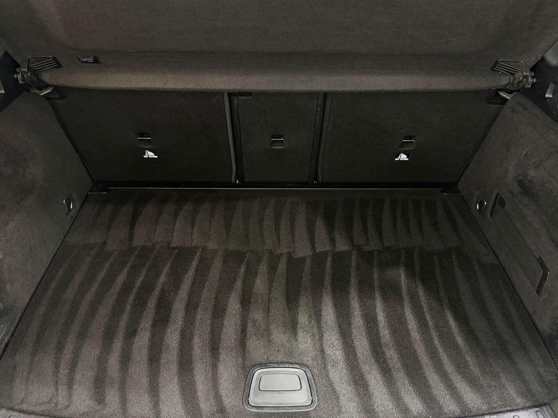 Mercedes-Benz Gla view 25