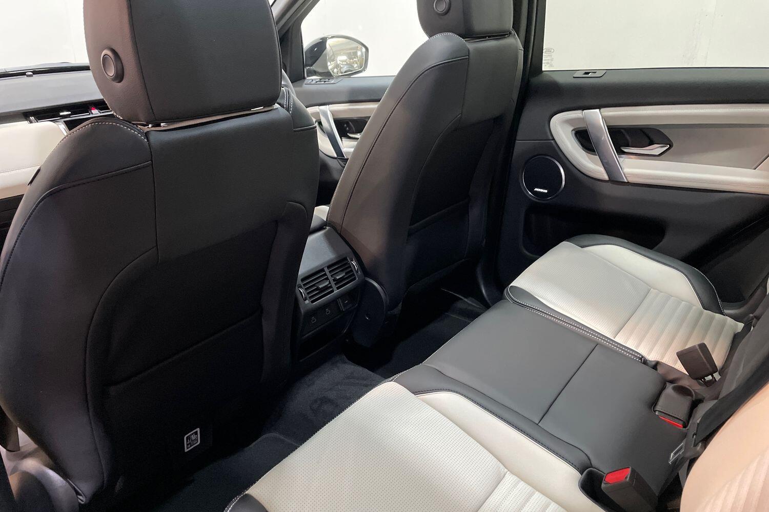 Land Rover Discovery Sport view 13