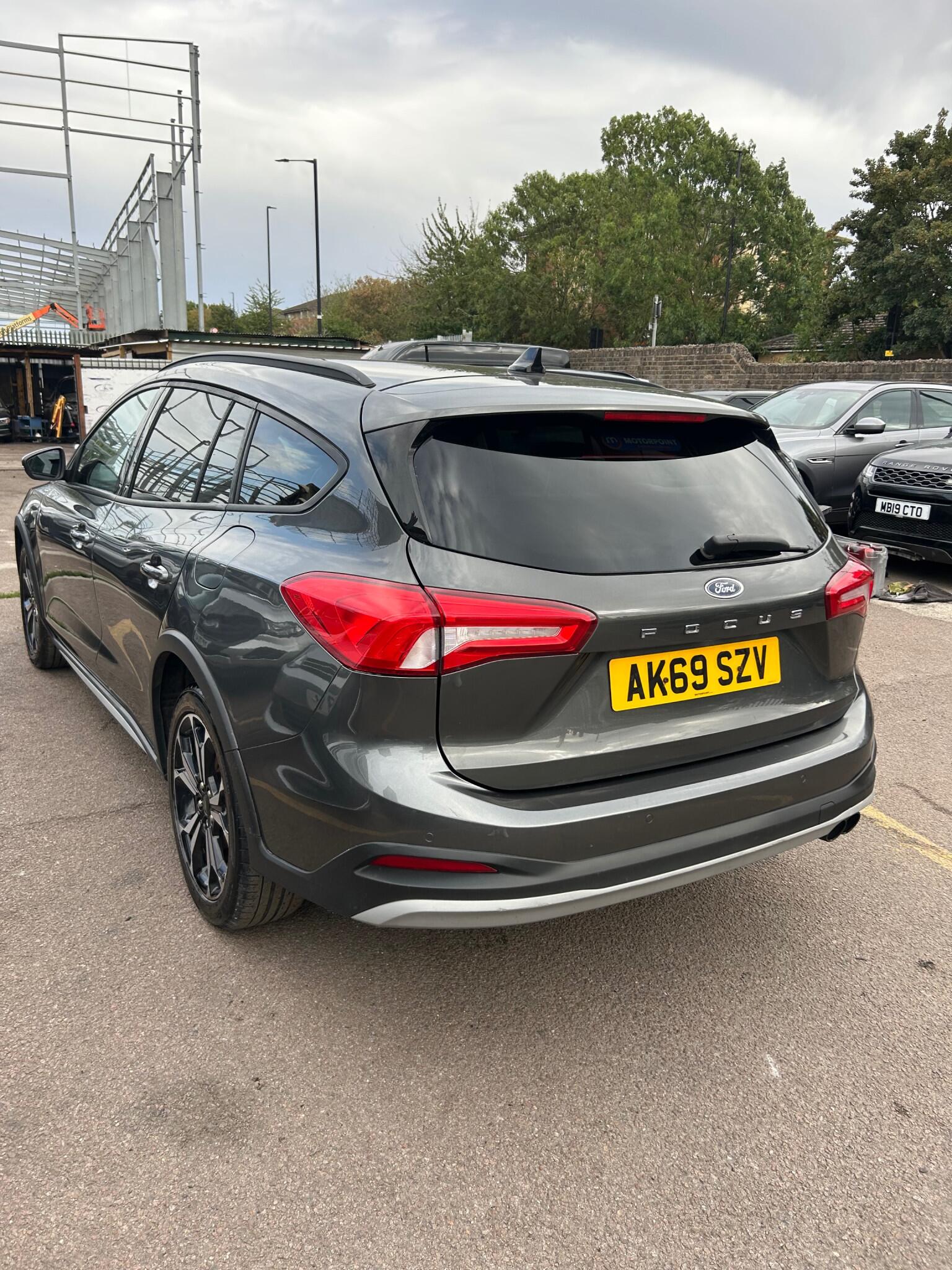 Ford Focus view 6