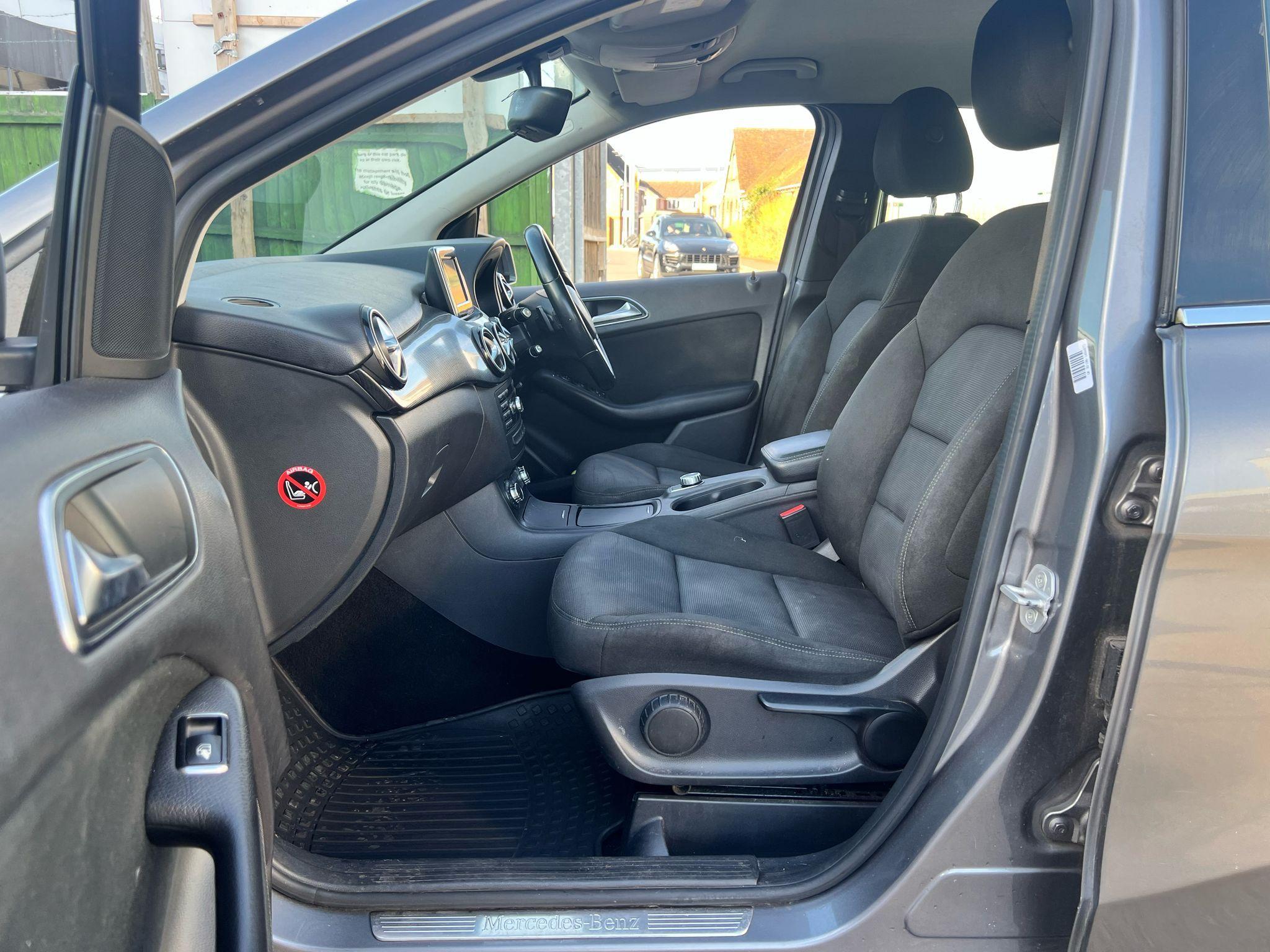 Mercedes-Benz B-Class view 17