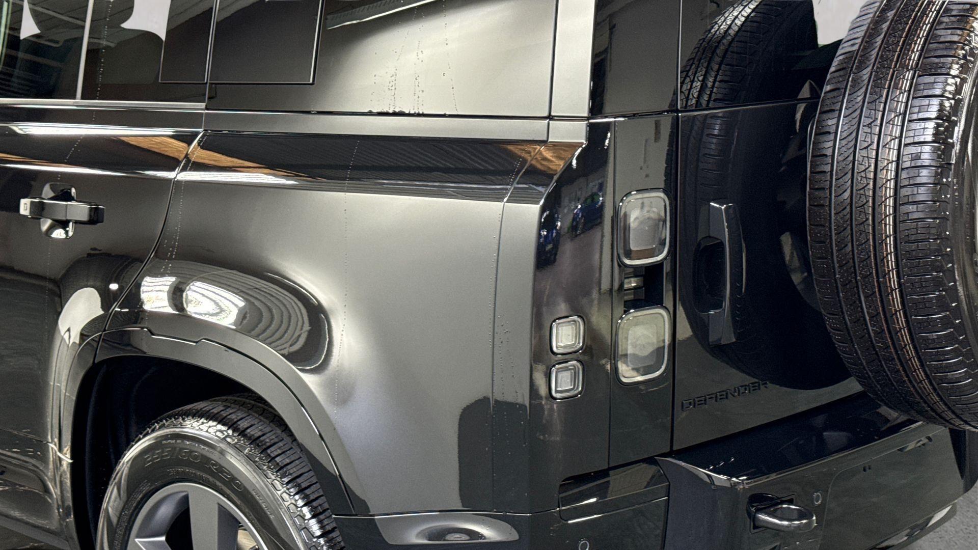 Land Rover Defender view 19